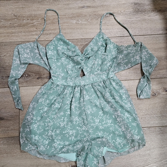 Windsor Rompers - Picture 6 of 9